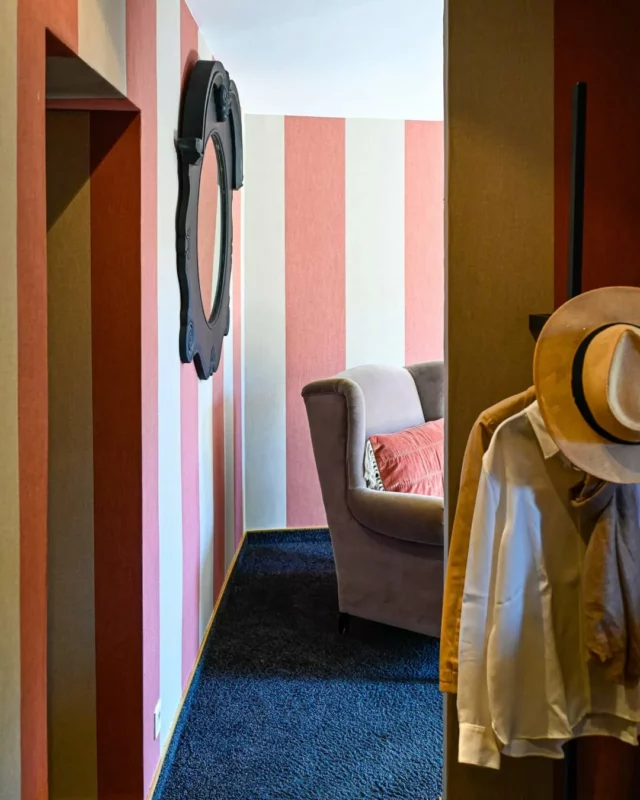 La vie en rose... chambre 50. ❤💭 
-
-
-

Photo 📷 @thierryteisseire 

#hotelgounod #arretsurimage #hoteldecharme #lavieenrose #summerinprovence #hotelgounodsaintremydeprovence #relax #saintremydeprovence #lesalpilles #alpilles #provence #voyage